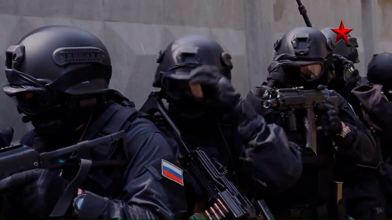 в отдел полиции Каменска-Шахтинского зашли спецназовцы ФСБ