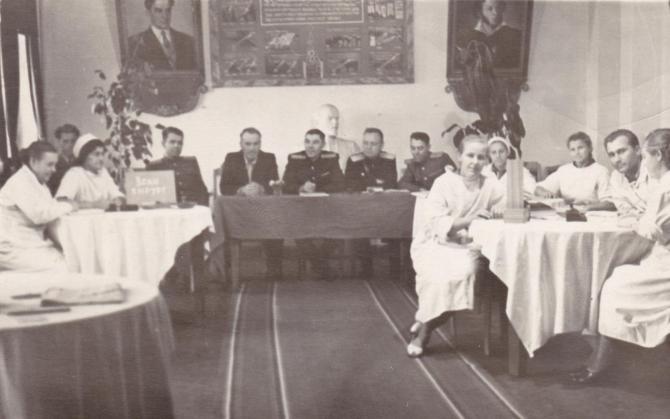 Призывная комиссия в ДК железнодорожников. 1950-е гг.