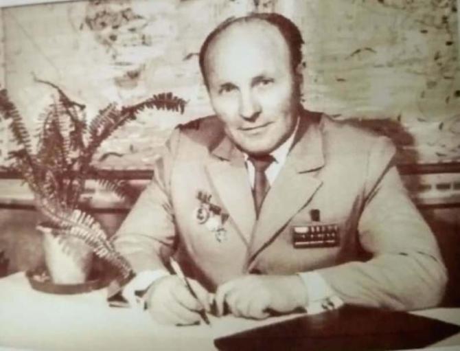 Авилов Петр Андреевич - первый диретор школы №34. (1962-1985).